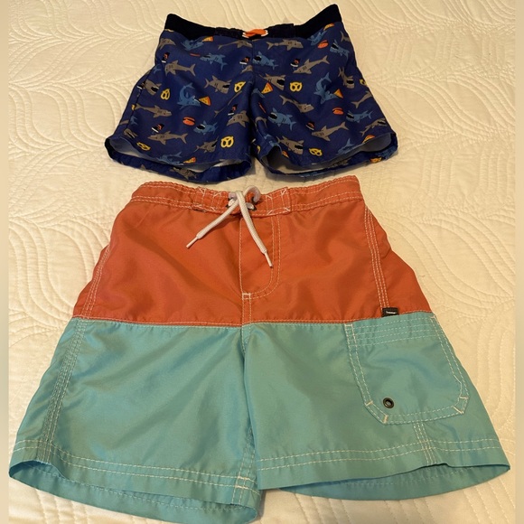 Boy’s 2 swim trunks sz 4 Carters size 4T Cat and Jack both lining elastic waist - Picture 1 of 10